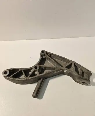 Opel Zafira B Gearbox mounting bracket 24459826
