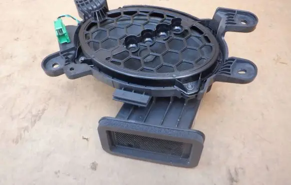Ford Kuga III Subwoofer speaker LJ6T19A067AB