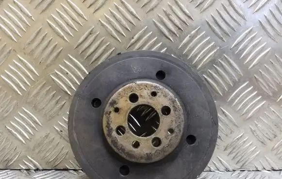 Volkswagen Golf IV Crankshaft pulley 038105243