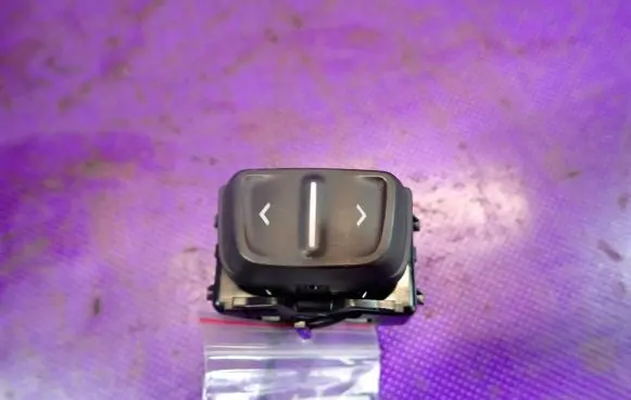 Dacia Sandero Quarter vent window switch 254214937R