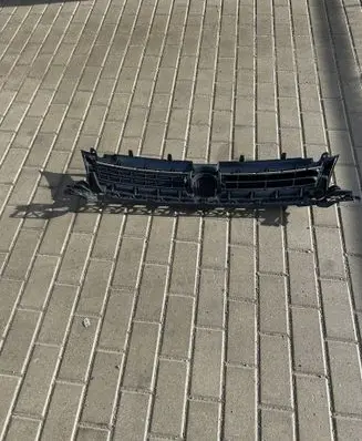Volkswagen Touran II Front bumper upper radiator grill