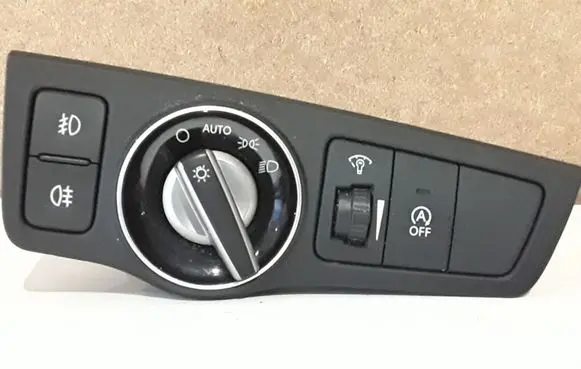 Hyundai i40 Light switch 933003Z150 39R1011000
