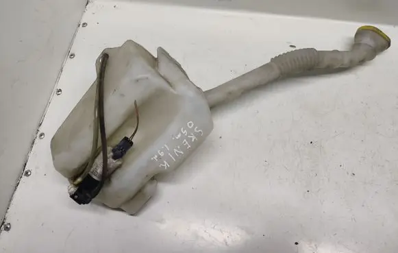 Renault Scenic II - Grand scenic II Windshield washer fluid reservoir/tank