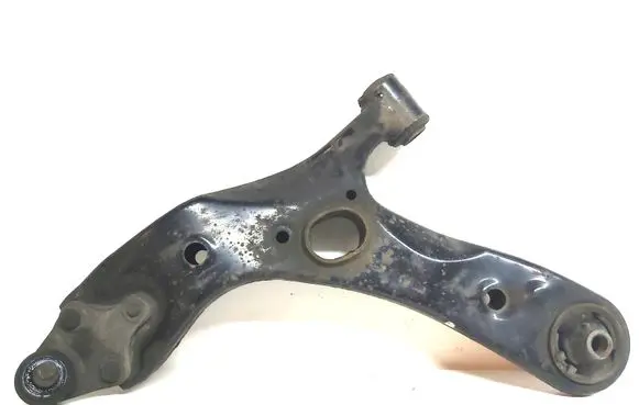 Toyota Avensis T270 Front lower control arm/wishbone