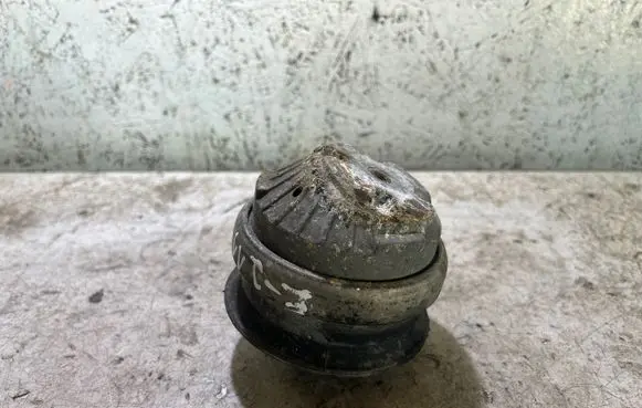 Mercedes-Benz E W211 Engine mount bracket