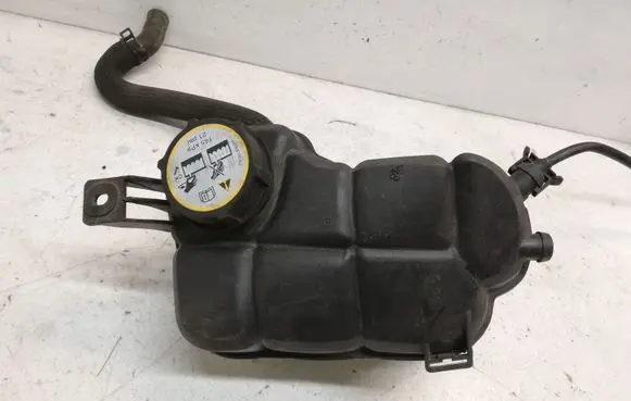 Volvo XC60 Coolant expansion tank/reservoir 6G918K218D2L4A
