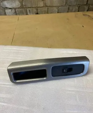 Volvo V50 Front door window switch trim 8663815 5SW464