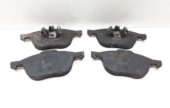 Volvo V40 Brake pads (front) 