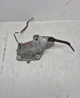Engine mounting bracket