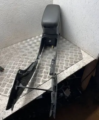 Toyota Avensis T250 Armrest 