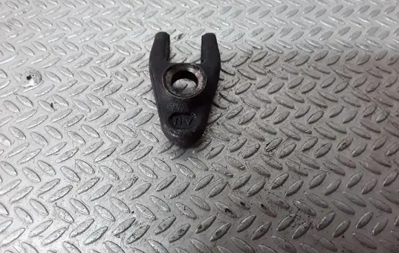 Renault Scenic I Fuel Injector clamp holder