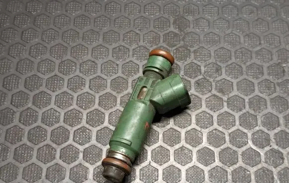 Volvo S60 Fuel injector 9470229
