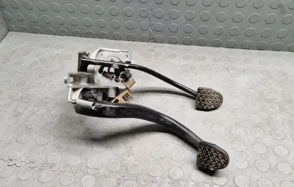 BMW 3 E46 Pedal assembly 2229128 1163882