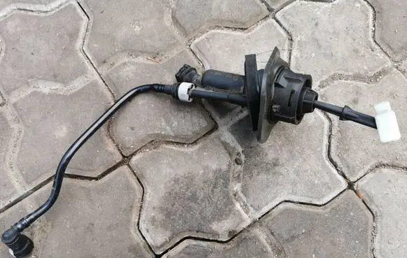 Ford Focus Clutch master cylinder 3M517A543AE