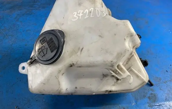 Toyota Prius (XW20) Windshield washer fluid reservoir/tank 9009933080