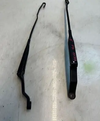 Volvo S40, V40 Front wiper blade arm 