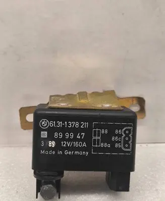 BMW 5 E34 Glow plug pre-heat relay 899947 61311378211