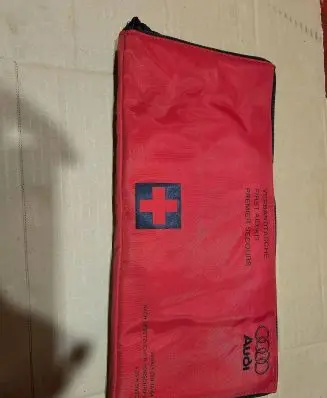 Audi A4 S4 B8 8K First aid kit 8K0860282