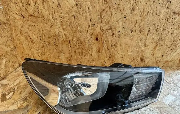KIA Rio Headlight/headlamp 92102-H8