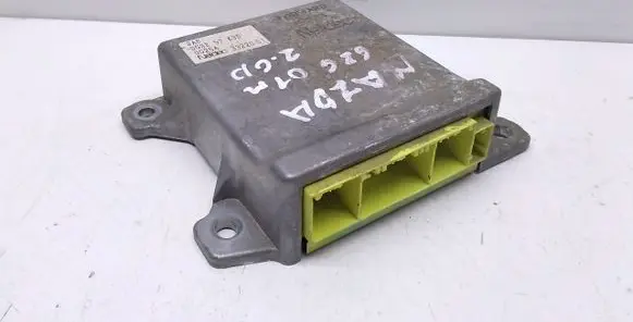 Mazda 626 Airbag control unit/module 3322051 GG3E57K30 0G25A