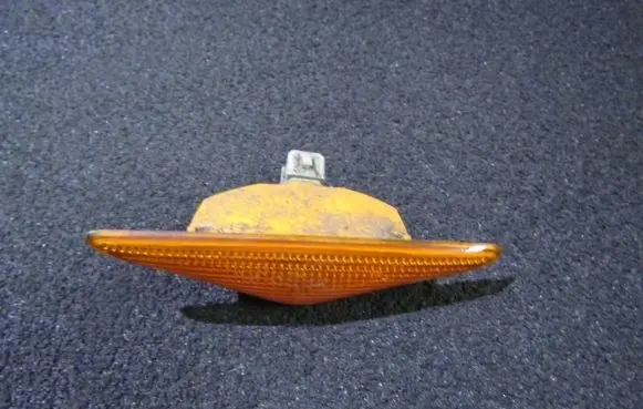 Ford Focus Front fender indicator light