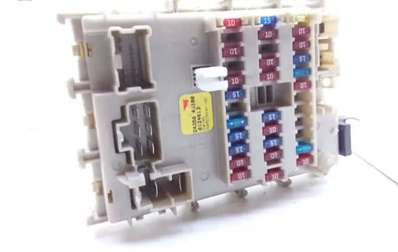 Nissan Almera Tino Fuse module 243504U100
