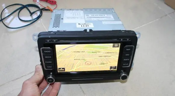 Volkswagen Multivan T5 Radio/CD/DVD/GPS head unit 1T0035680Q 000532850 A2C93364007