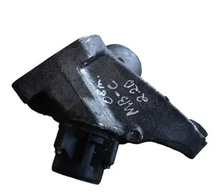 Mercedes-Benz C W204 Engine mounting bracket A6462230604 GD01415
