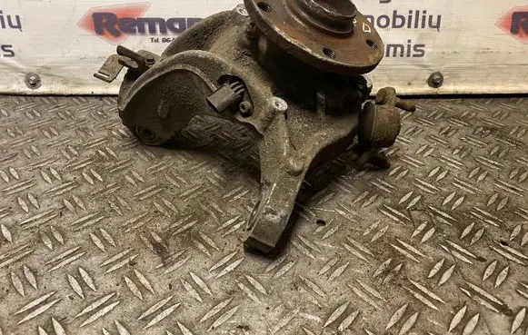 Volkswagen PASSAT CC Front wheel hub