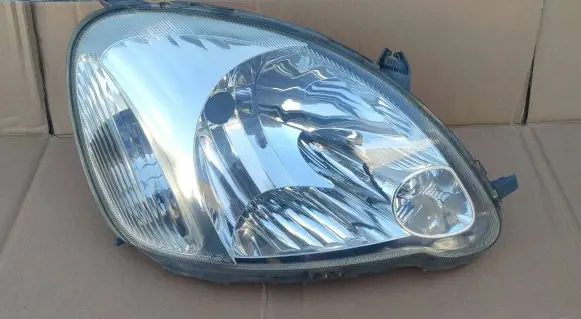 Toyota Yaris Headlight/headlamp HCR104 811300d080