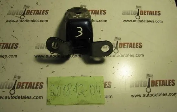 Honda CR-V Front door upper hinge