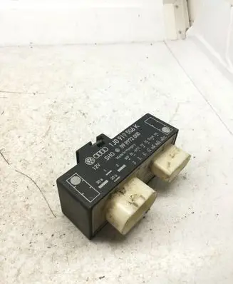 Volkswagen Golf IV Glow plug pre-heat relay 1J0919506K