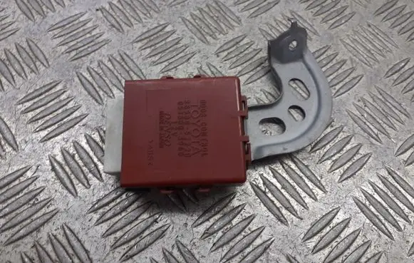 Toyota Yaris Front door lock loop/hook striker 85980-52220