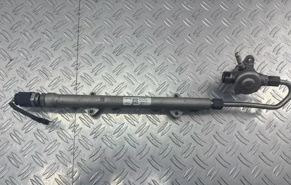 Volkswagen PASSAT B8 Fuel injection high pressure pump 04E127027