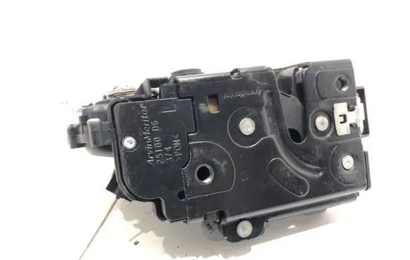 Skoda Octavia Mk2 (1Z) Rear door lock 7L0839015D