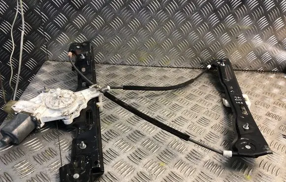 BMW 1 E81 E87 Front door window regulator with motor 7067796