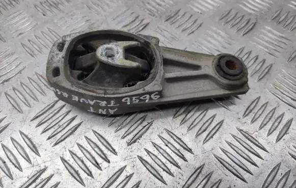 Peugeot 208 Engine mount bracket 9802483780