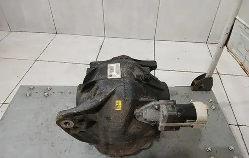 BMW M5 F90 Rear differential/diff mount bracket 33107856928