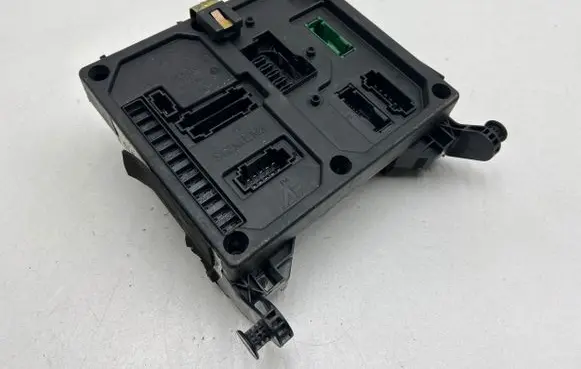 Ford Galaxy Fuse module 7M3962258F S110730200E 601740543