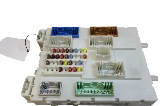 Volvo V40 Fuse module 31394963 8624167839