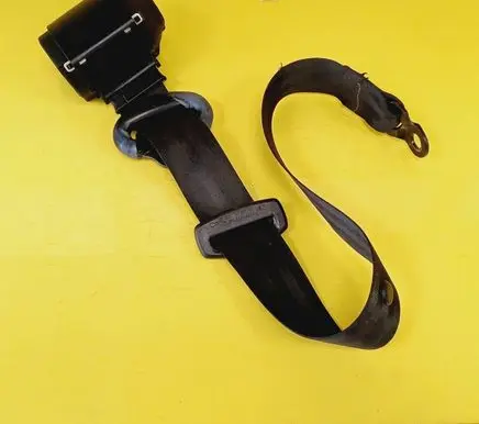 Rear seatbelt