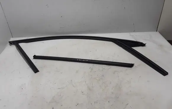 Volvo S60 Rubber seal front door (on door) 32274404