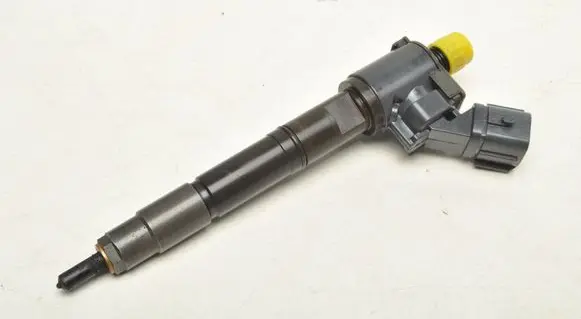 Volvo S90, V90 Fuel injector VEA132370010AAB
