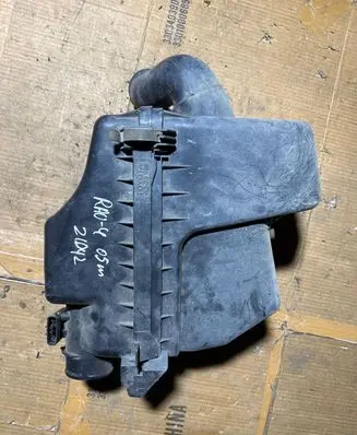 Toyota RAV 4 (XA20) Air filter box 2202027061