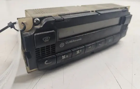 Volkswagen PASSAT B5 Climate control unit 5HB00761700