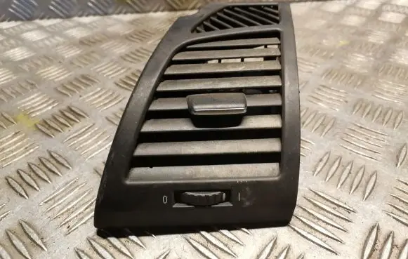 BMW 1 E81 E87 Dashboard air vent grill cover trim 7059187