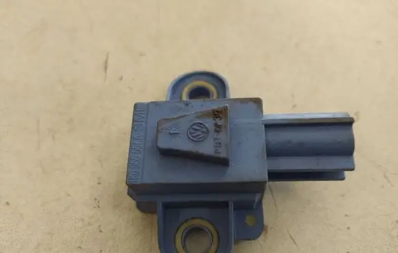 Volkswagen PASSAT B6 Airbag deployment crash/impact sensor 1K0955557A