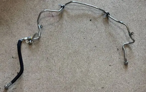 BMW 8 G15 Fuel line pipe 8699282 8090773