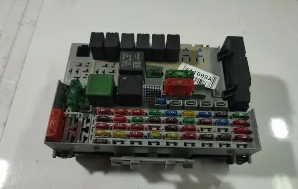 Opel Zafira A Fuse box set 24412497