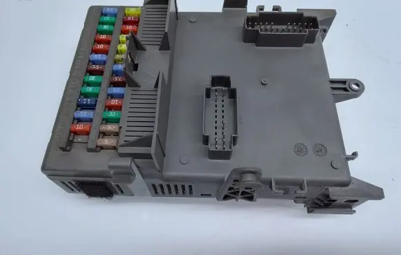 Renault Espace - Grand espace IV Fuse module 8200004201E